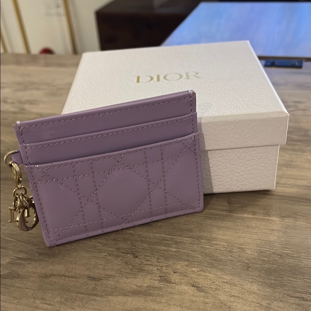 Lady Dior Freesia Card Holder
Powder Pink Patent Cannage Calfskin